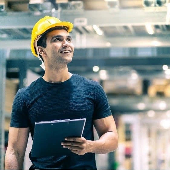 Человек работает