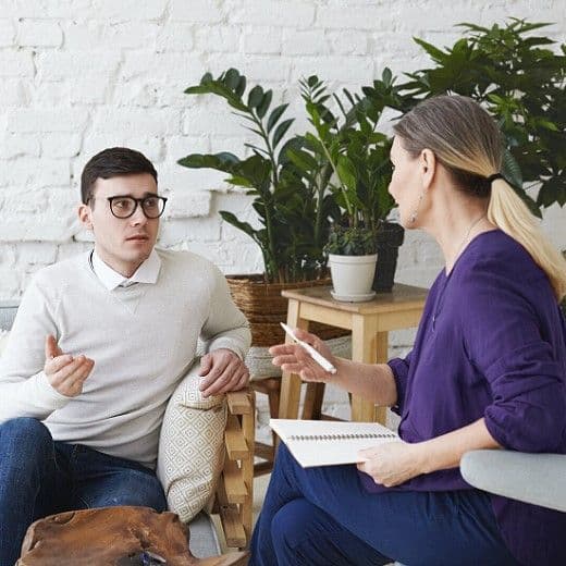 Человек работает