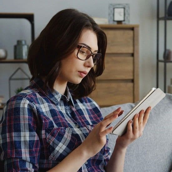 Человек работает