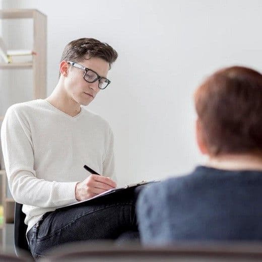 Человек работает