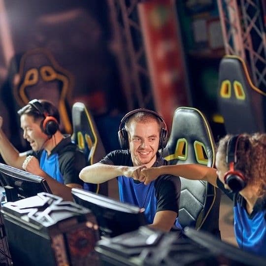 Человек работает