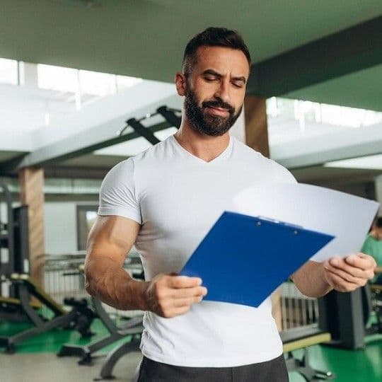 Человек работает