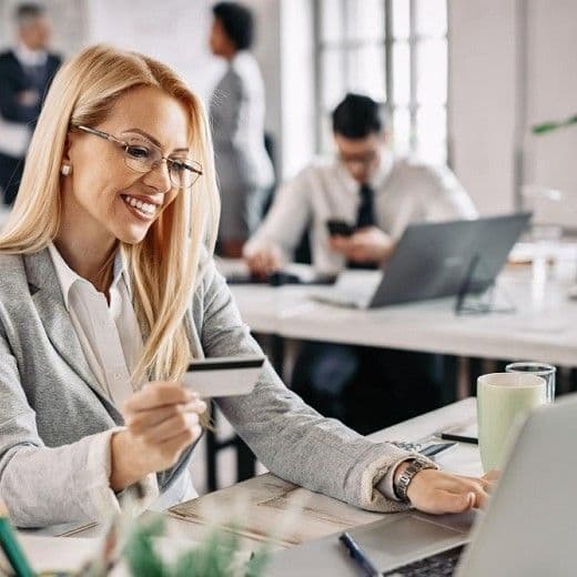 Человек работает