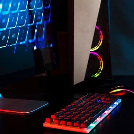 Человек работает