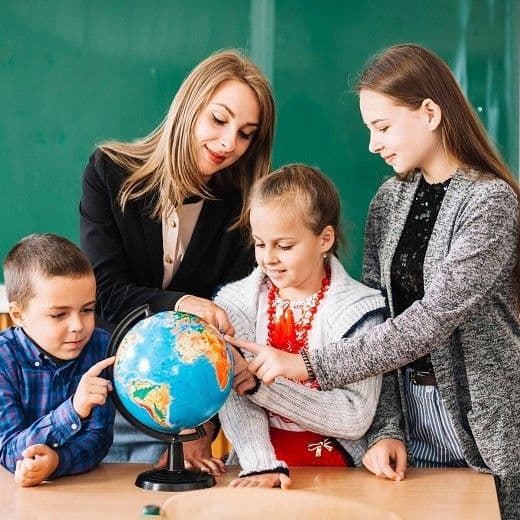 Человек работает