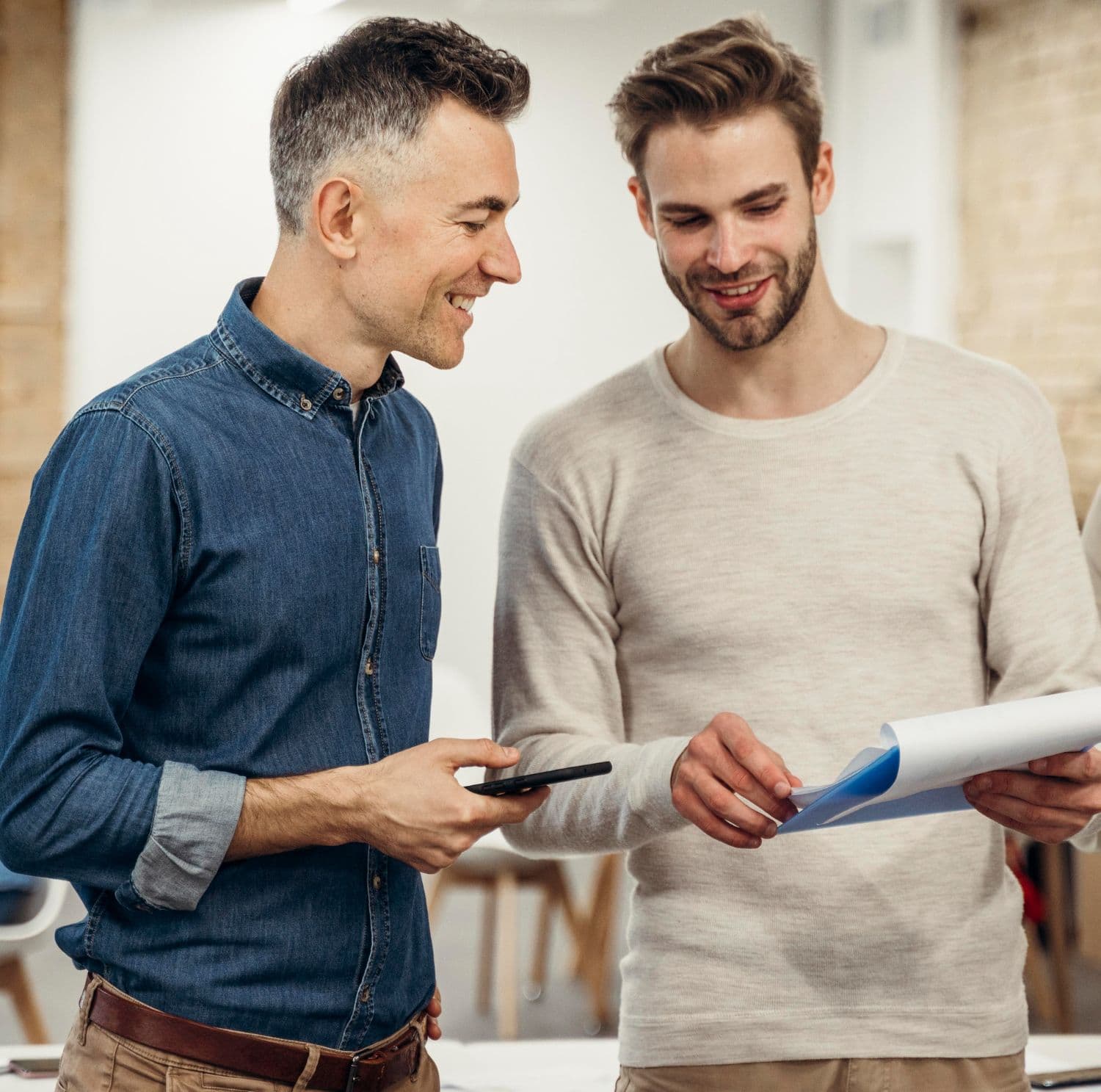 Человек работает