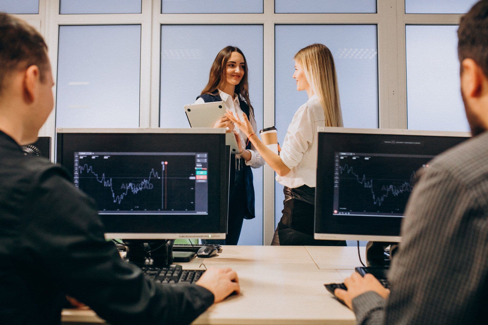 Человек работает